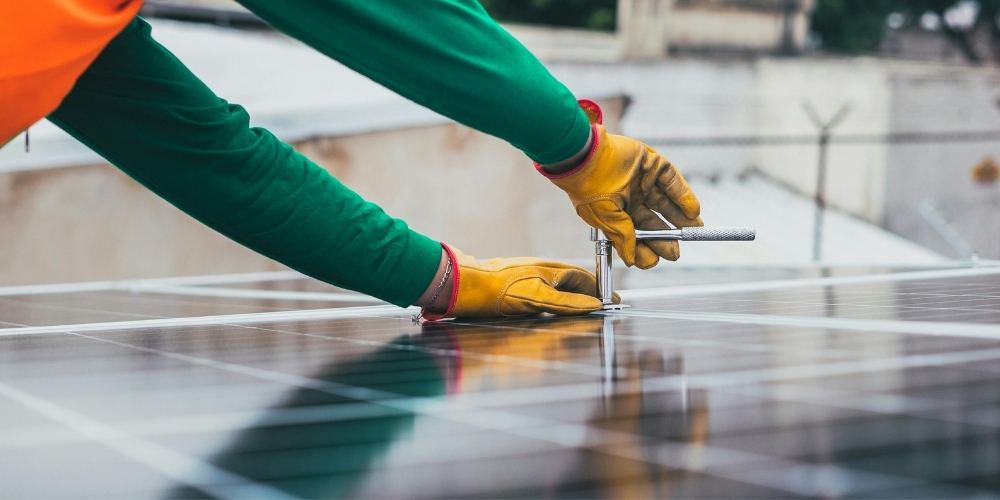 Найефективніші сонячні панелі: порівняння провідних виробників, технічні характеристики та вигідні пропозиції 2026 року